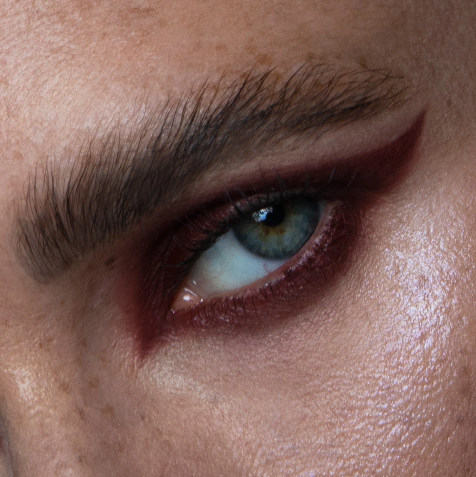 Color Set: The Black Orb Enigmatic Kohl Eyeliner Duo (Abyss + Iron) - Image 4
